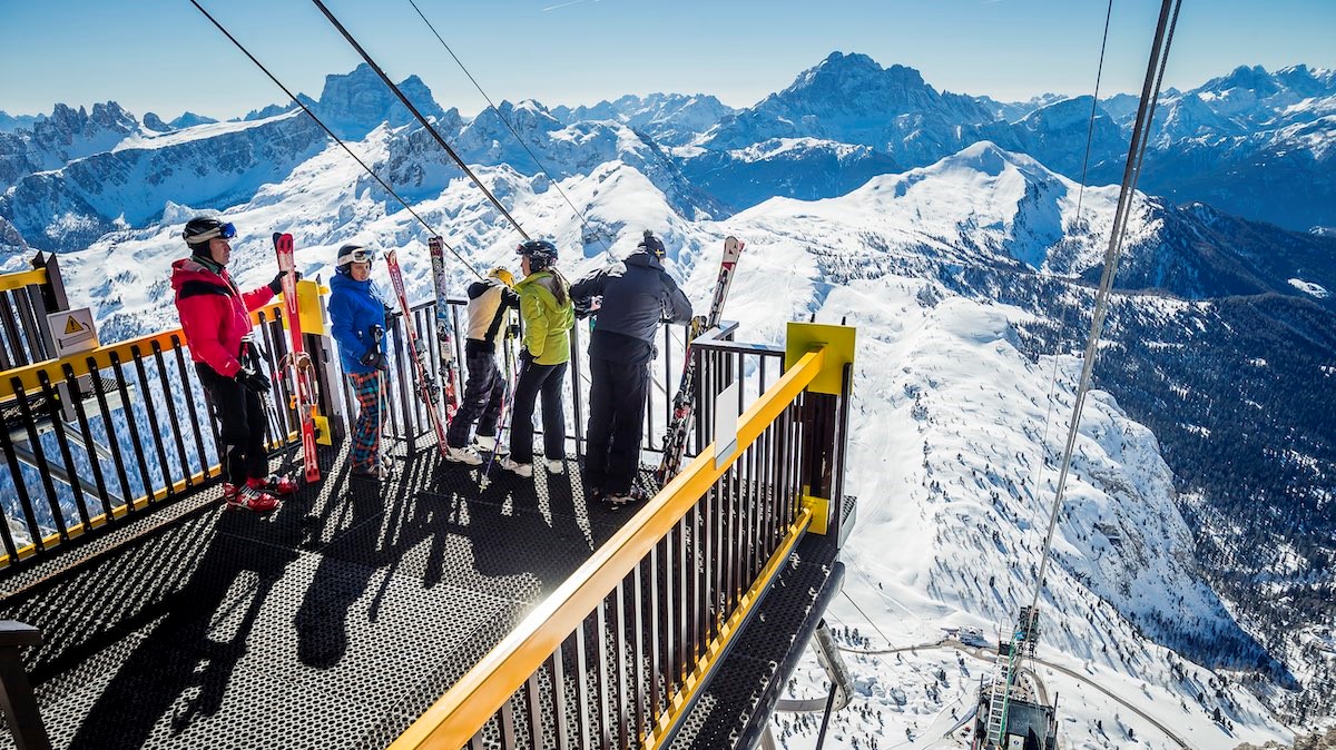 Firmatur til Cortina med ski, sykling og aktiviteter i Dolomittene
