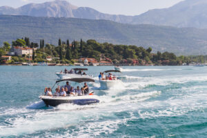 Firmatur med kollegaer på båttur i utlandet. Teambuilding og opplevelser på sjøen