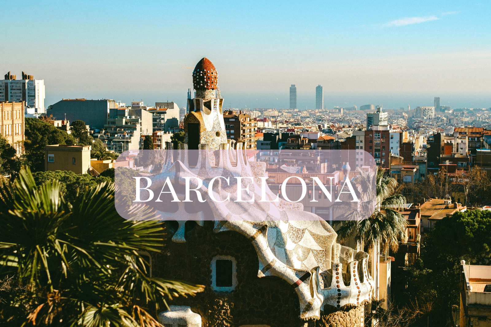 Park Güell i Barcelona med mosaikkarkitektur og utsikt over byen