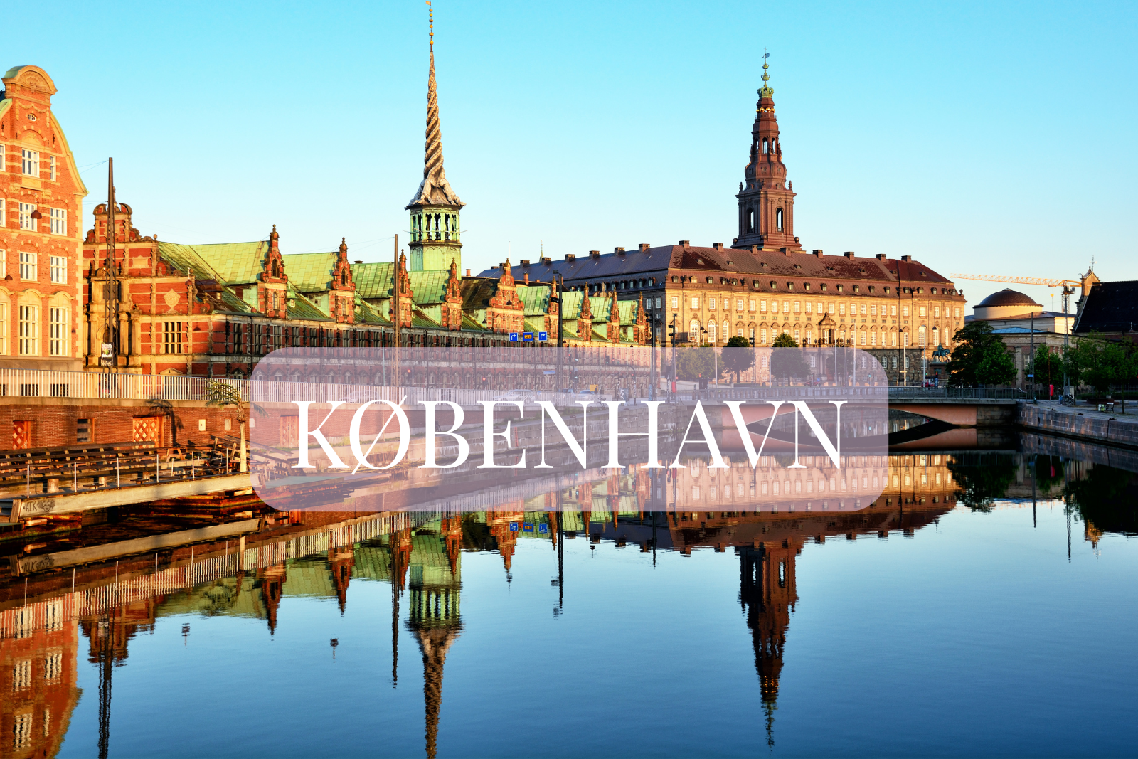 Historiske bygninger og kanal i København sentrum