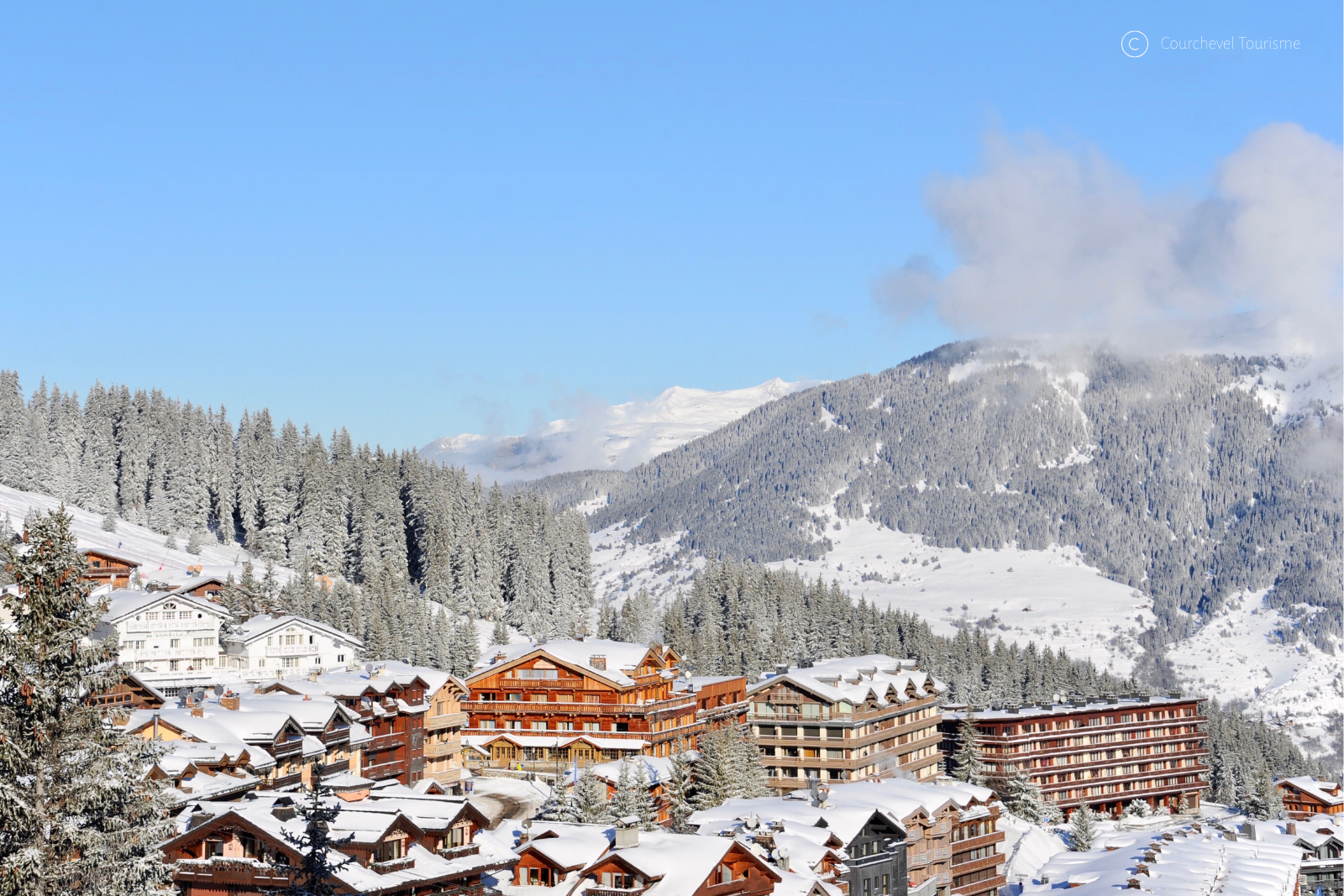 Gastronomi og alpestemning i Courchevel med fjellrestauranter, lokale spesialiteter og matopplevelser i de franske Alpene.