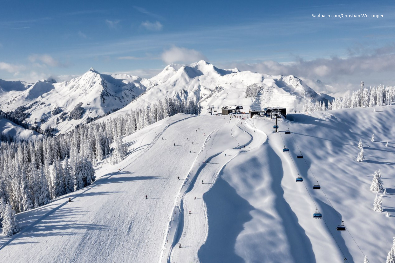 Firmatur til Saalbach med moderne skiheiser, variert skikjøring og alpine opplevelser i Østerrike.